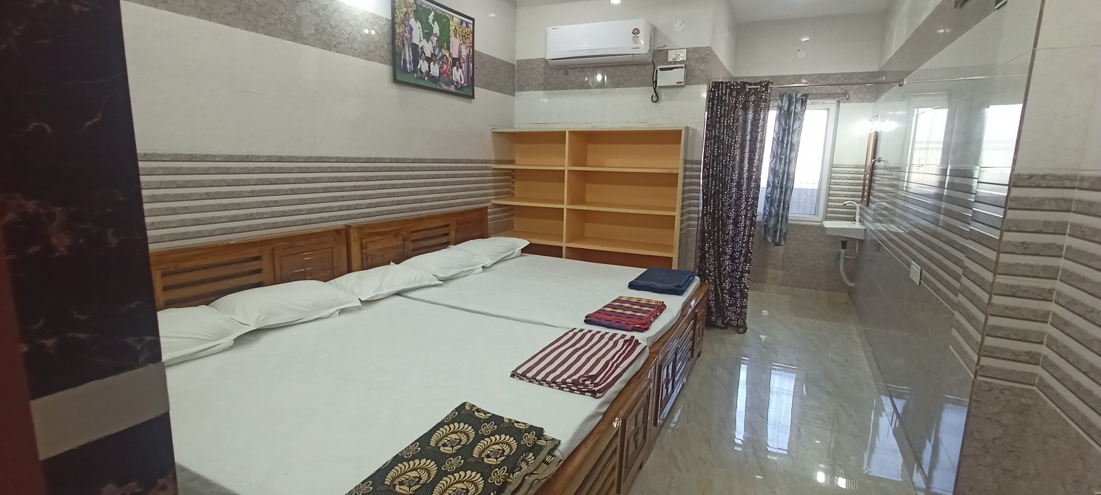 4 Bed Room