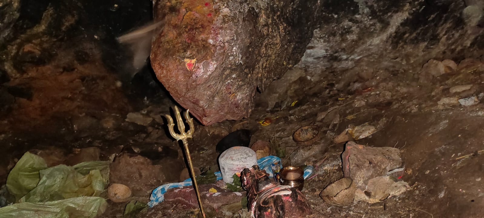 Swayambhu Shiva Lingam inside the Ulleda Cave